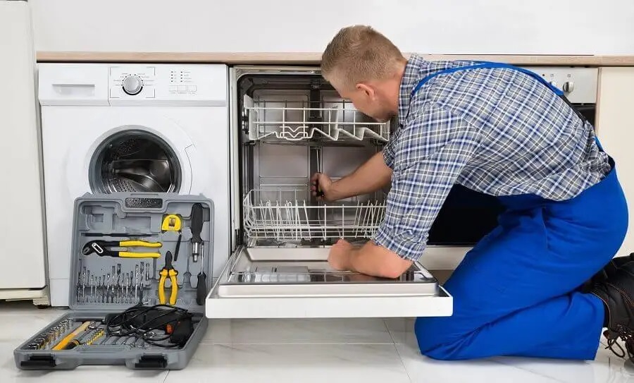 Çubuk Beko servisi teknisyen ekibi beyaz eşya tamiri yaparken
